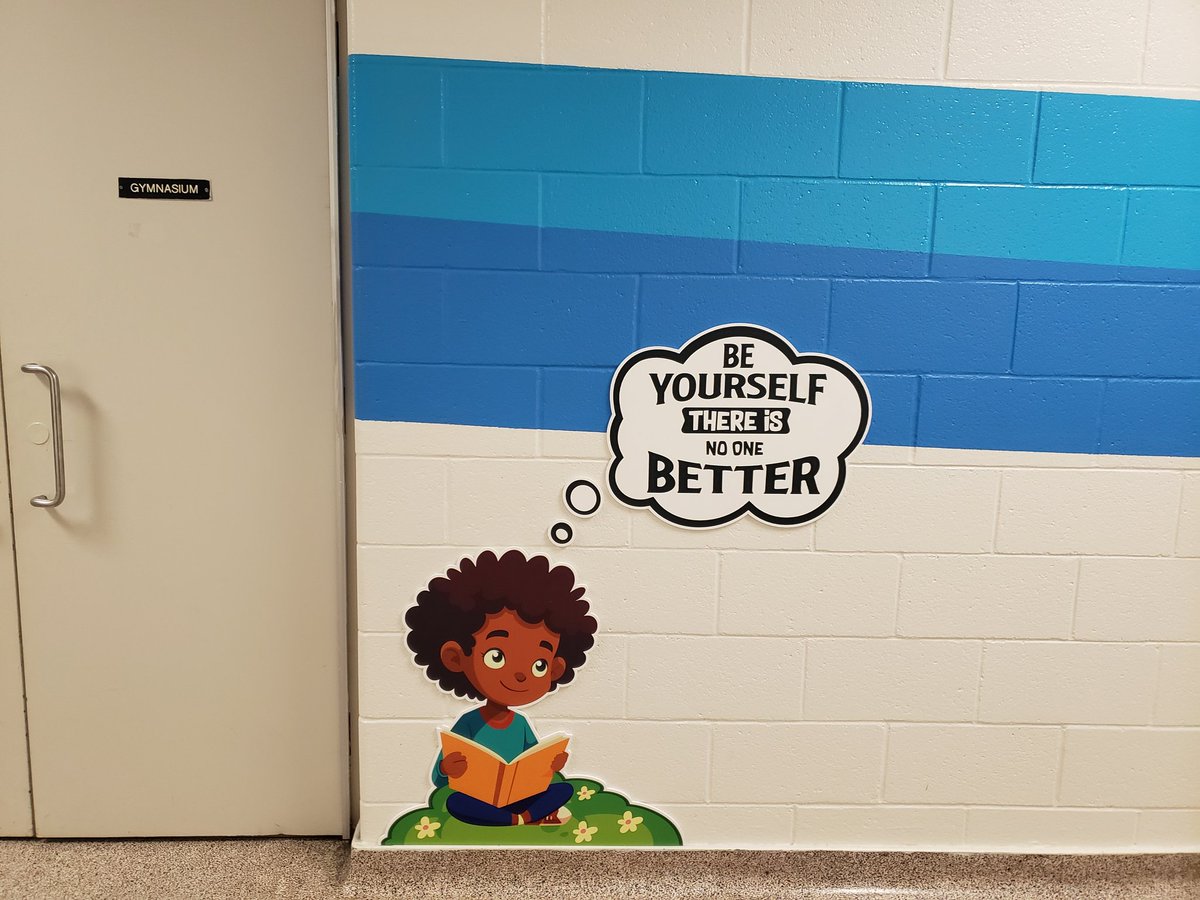 ocsb_il's tweet photo. St. Elizabeth is looking 'fresh' with a new paint job and decorations. What a nice way to start the year!  @stElizabethOCSB https://t.co/W8bsuaoHU4