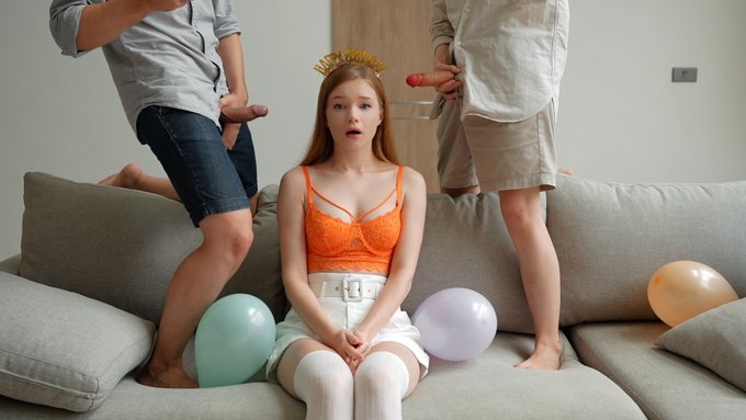 3 surprises and new experiences for me: 💦 first BBG 💦 first DP 💦 first double pussy penetration  Intrigued