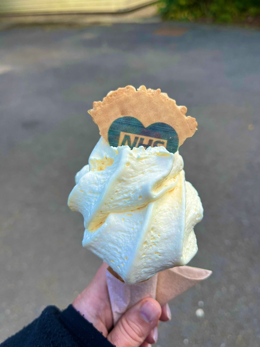 An ice cream van came and gave free ice creams to staff and patients today at #TeamMKUH 🍦 It was such a lovely treat! Thank you very much ☺️ #itsthesmallthings