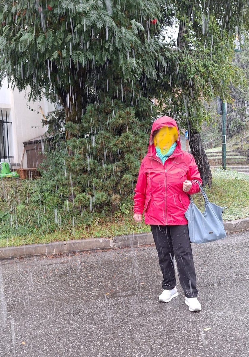 debufred's tweet photo. La zia divertita in #ValBadia oggi #12settembre 2024
sotto la caldissima #neve causata dal #globalwarming
@OfficialTozzi tok tok https://t.co/C9qUwEJDdN