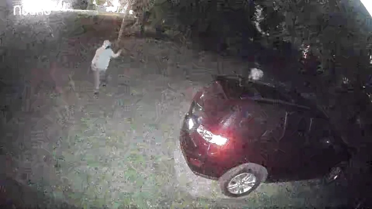 Some Haitian families are keeping their children home for their safety, and one woman says she had her car vandalized, in the wake of the GOP’s repeated racist anti-Haitian rhetoric haitiantimes.com/2024/09/11/hai…