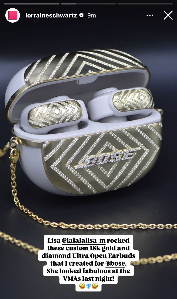 LaliceUpdates's tweet photo. Lorraine Schwartz IG story update:

“#LISA rocked these custom 18k gold &amp; diamond ultra open earbuds that i created for @Bose. She looked fabulous at the @vmas last night! 🤩💎🤩”

#LISAxBOSE 
#LISAisBACK_VMAs 
#LISA_VMAs2ndWin 
#VMAs https://t.co/wotrH0pcRl