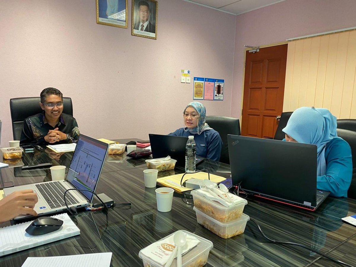 DOSM_Penang's tweet photo. Sesi ini turut membincangkan isu-isu serta strategi memperkasakan kualiti kerja pembancian serta pengisian borang soal selidik Banci Pertanian 2024.
#DOSMPenang
#StatsMalaysia
#StatistikNadiKehidupan
#StatistikSegalanyaPasti
#LovePenang
#StatsRun2024 https://t.co/AJwyjNlBSf