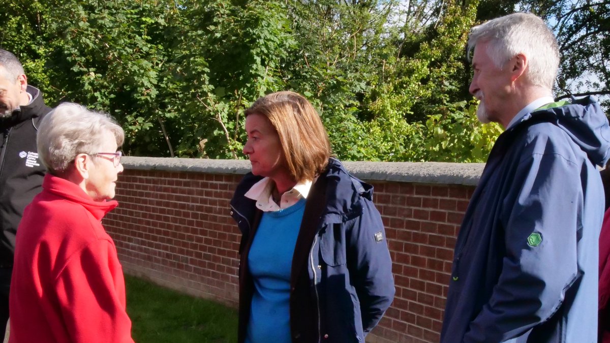 A multi-million pound flood risk management scheme designed to reduce the flood risk for over 380 properties in Ammanford, Carmarthenshire, has been officially opened today <a href="/PrifWeinidog/">Eluned Morgan</a> and @Huw4Ogmore naturalresources.wales/about-us/news-…