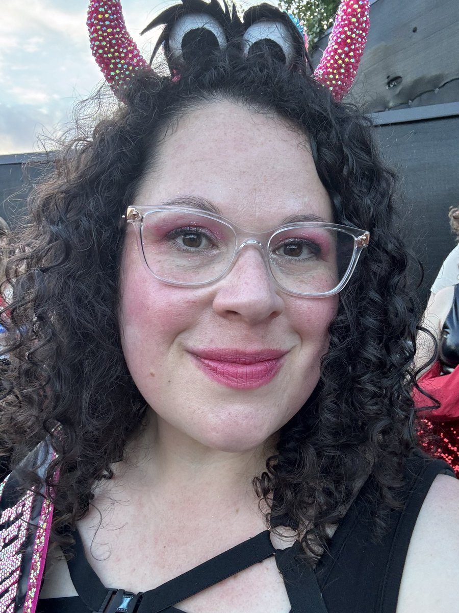 bryanneb's tweet photo. @KermitmentPod Yes! I made myself a sash and a snowth and this was my concert look for her Columbus and Raleigh shows. 💖 https://t.co/WEHeuTNU8N