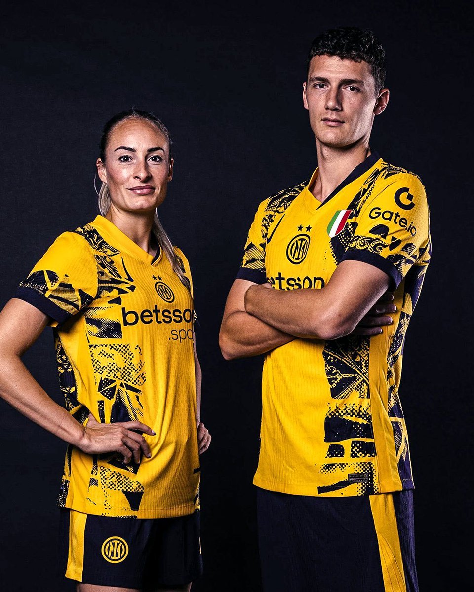 Inter Milan telah resmi memperkenalkan Jersey Ke-3 mereka untuk musim ini.

Keren gak nih? 👀