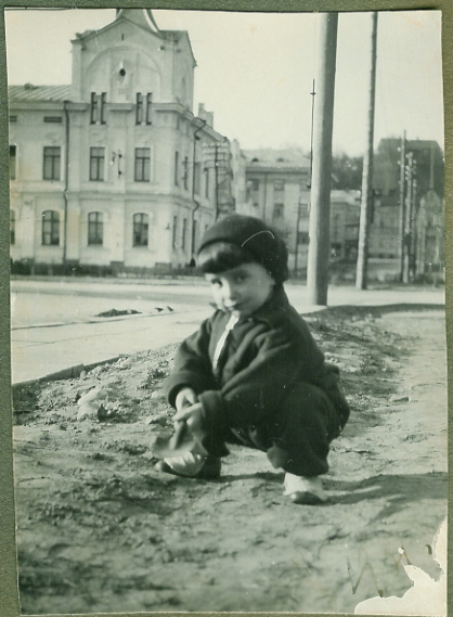 September 12, 1944 | 300 Jewish boys and girls from the Kaunas area (occupied Lithuania) arrive at #Auschwitz on a German RSHA rail transport. All of them are immediately murdered in the gas chambers.