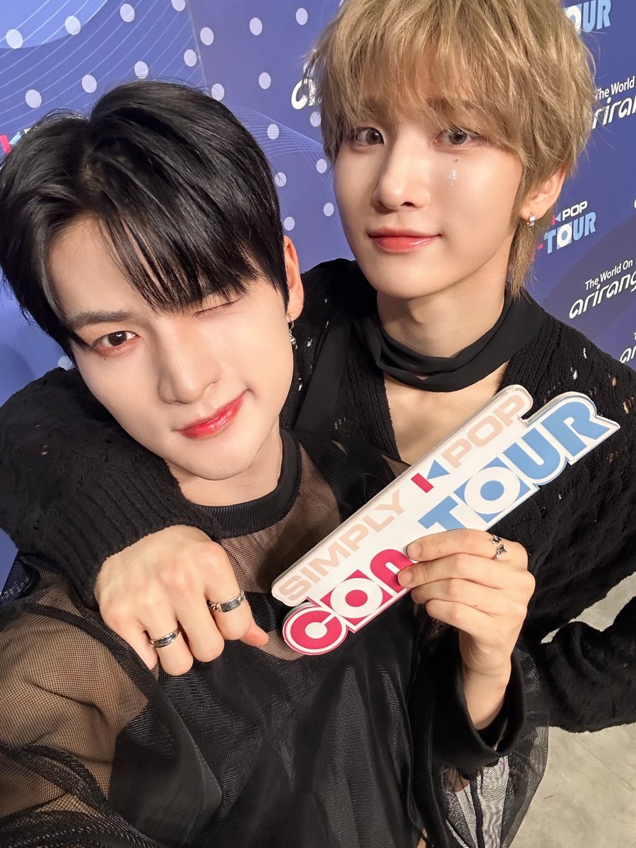 _Simplykpop's tweet image. When you're happy, you throw your hands in the air and say "HURRAY!"🙌

...our hands have been up in the air since the day #NOWADAYS performed #Why_Not on #SimplyCONTOUR...

And these hands will stay up, because NOWADAYS will perform on today's episode too!♥