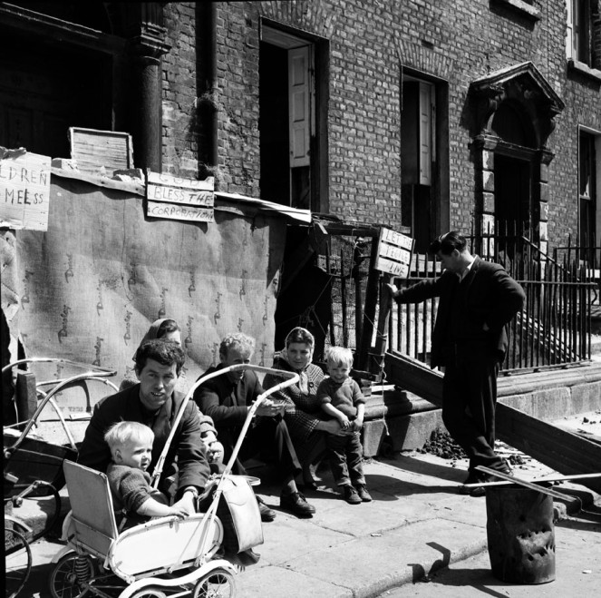 Photographer Elinor Wiltshire recorded a radically changing Dublin in the 1950s and 1960s. Join photographic historian Orla Fitzpatrick for a look at this extraordinary collection, which captures fashion, religion and much more.  

Book here: 14henriettastreet.ticketsolve.com/shows/87366401…

Image: NLI
