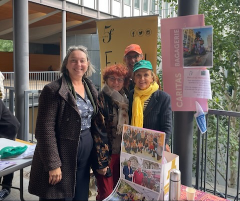 Sorbonne_Univ_'s tweet photo. Le Welcome Day fut aujourd'hui l'occasion pour les étudiants de découvrir l’université et les associations, telle qu'@episol5e, épicerie solidaire du 5e qui se bat au quotidien contre la précarité des étudiants.
Merci pour leur présence sur le campus Pierre et Marie Curie ! 🙏 https://t.co/hKqwb3OLRE