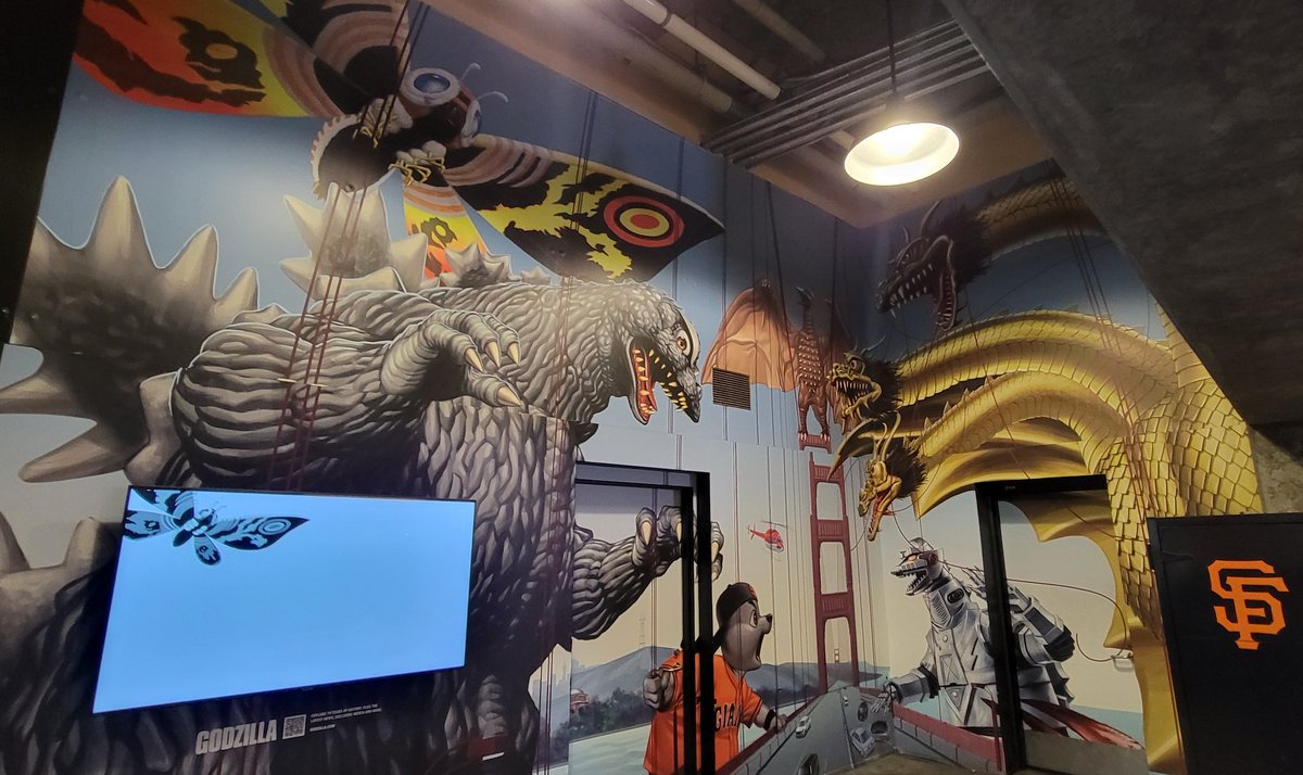 evil_toast916's tweet image. Some cool #kaiju art at Oracle Park in San Francisco.
#godzilla #oraclepark