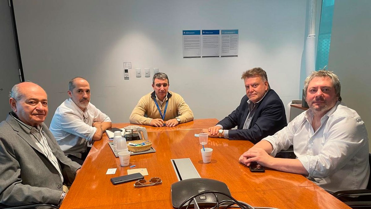 ✈🇦🇷 Amaya gestiona mayor conectividad para Tucumán con Aerolíneas Argentinas

👤 Siguiendo las directivas de <a href="/OsvaldoJaldo/">Osvaldo Jaldo</a> de articular acciones con el sector privado, el presidente del Ente mantuvo una reunión con autoridaddes de la empresa.

🔗 institucionalturismotuc.gob.ar/noticias/notic…