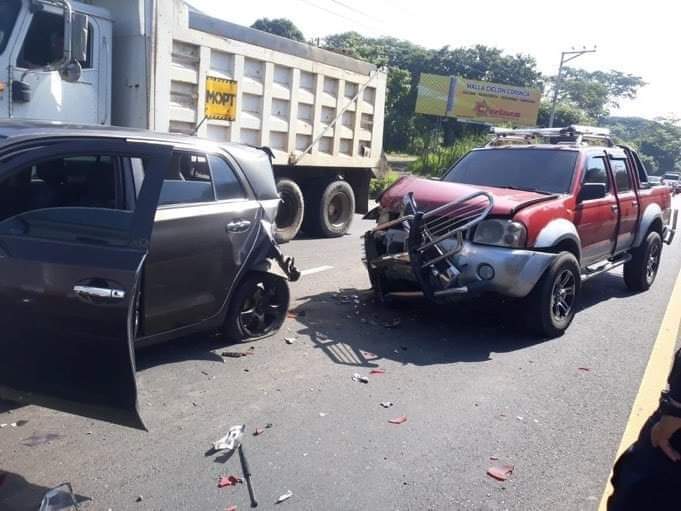 #TráficoSV 🚨Un accidente de tránsito se ha registrado en la carretera que conduce de Sonsonate hacia San Salvador, a la altura de Armenia. 

Solo reportan daños materiales.