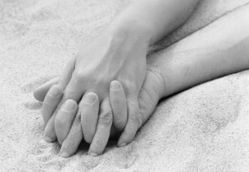 “Ci sono momenti in cui le tue mani sn l unica cosa di cui avrei bisogno e che valga la pena sentire sulla mia pelle ... “

#AnimeComplicate_

Buon pomeriggio anime 🖤