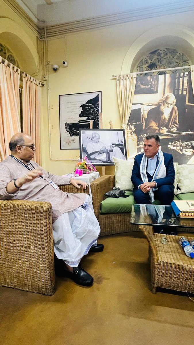 On a 2-day trip to Kolkata,visited Jorasanko Thakur Bari,ancestral abode of Nobel laureate Rabindranath #Tagore. What an enriching experience! Got insights into his life &amp; contribution to art, literature &amp; music.
Met with Subhro K. Mukherjee ,interim VC of Rabindra Bharati Univ.