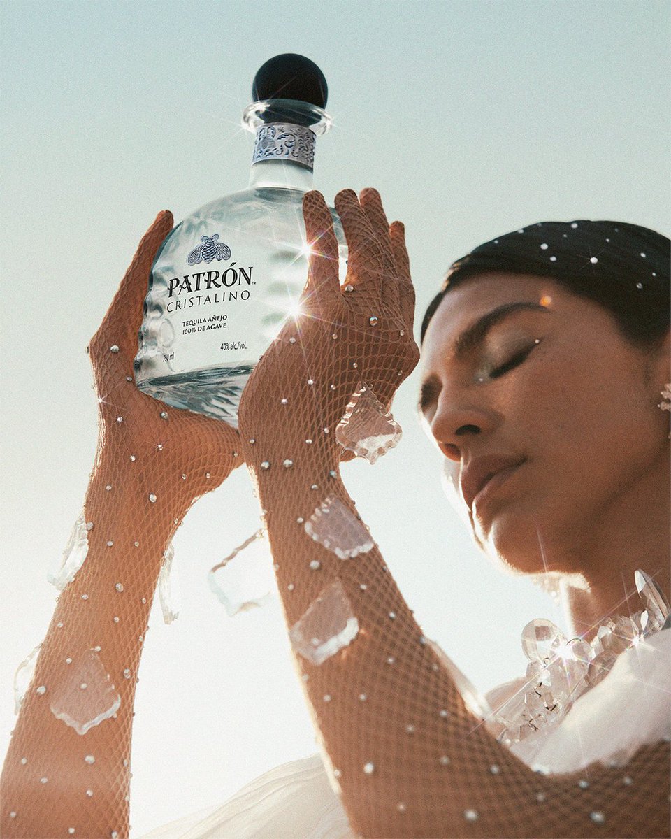 Aged añejo in a brand new light. Discover the clarity of handcrafted PATRÓN CRISTALINO.

bit.ly/3S8oloe #PatronTequila #PatronCristalino #TequilaThursday