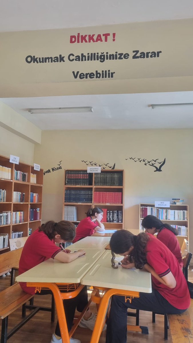 Okulumuzun yeni kütüphanesinde cehalet idam ediliyor....Okumak dirilmektir.