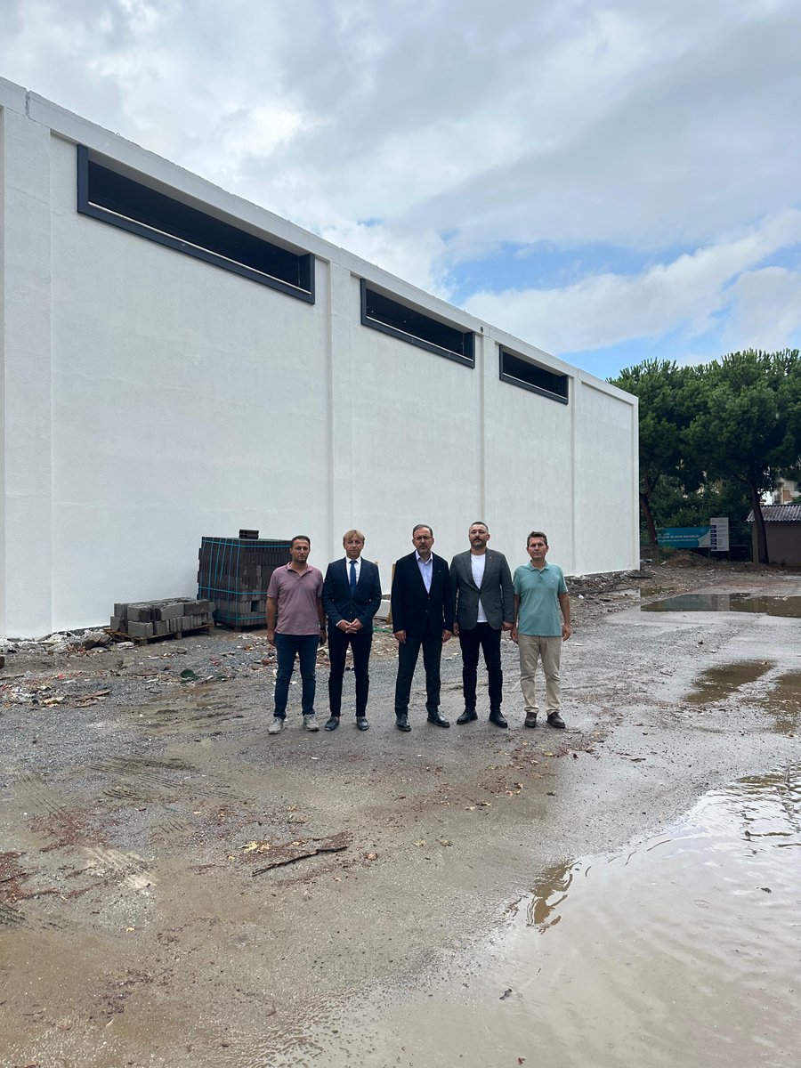 kasapoglu's tweet photo. Adım Adım İzmir
✔️Adım Adım Yeni Eserler
 
Selçuk ilçemizde 2023 yılında protokolünü imzaladığımız 2 spor salonu bu yıl hizmete girecek. 

Türkiye’nin dört bir yanında hizmet g��türdüğümüz, eserler kazandırdığımız yerlerde olduğu gibi bu salonlar da kadınıyla erkeğiyle, genciyle yaşlısıyla tüm Selçuk ve Izmir halkına hizmet edecek. 

Türkiye Yüzyılı’na yakışan hizmet siyasetimiz durmadan yoluna devam edecek.

Şimdiden hayırlı uğurlu olsun.