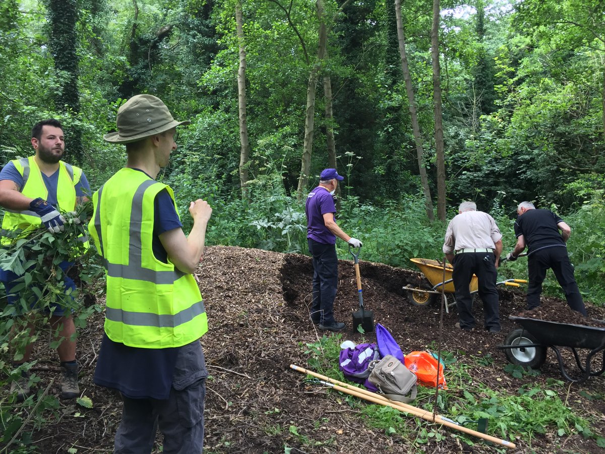 Join our next community volunteering task this Saturday at 10am!

Help us to lay a new woodchip path in the wilderness area of #GreatLinfordManorPark.

A great way to enjoy the outdoors, get active and help out in your local parks.

Book a free space ➡️ ow.ly/43Kr50Tmanf