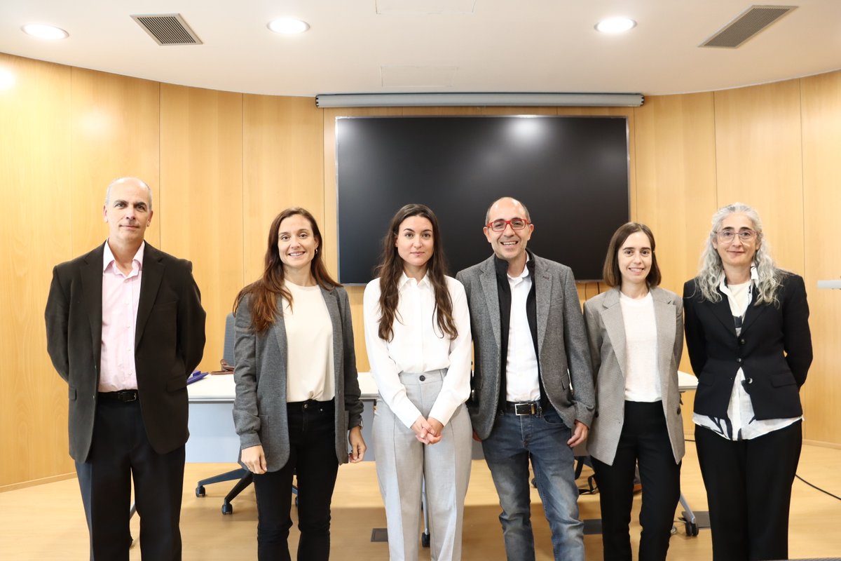 🎓Felicitamos a nuestra investigadora Mar García Colomer que defendió con éxito su tesis doctoral. ¡Enhorabuena, nueva doctora #CiMUS!👏
👉bit.ly/4cYZzP7
<a href="/UniversidadeUSC/">USC</a> #EDIUS