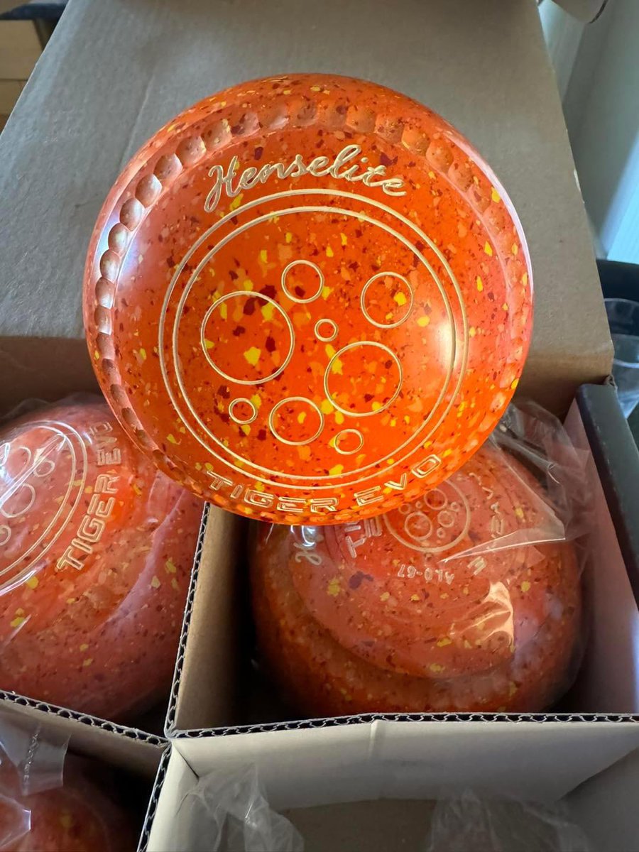 _BowlsBiUs's tweet photo. We have two sets of Henselite Limited Edition “Sunburst” in stock 

Both sets are Tiger Evo Size 3 

Price £428.00 Free Delivery 

Please use the link below to order 

https://t.co/nVjLNLDhTI https://t.co/TmcxYBxx3F