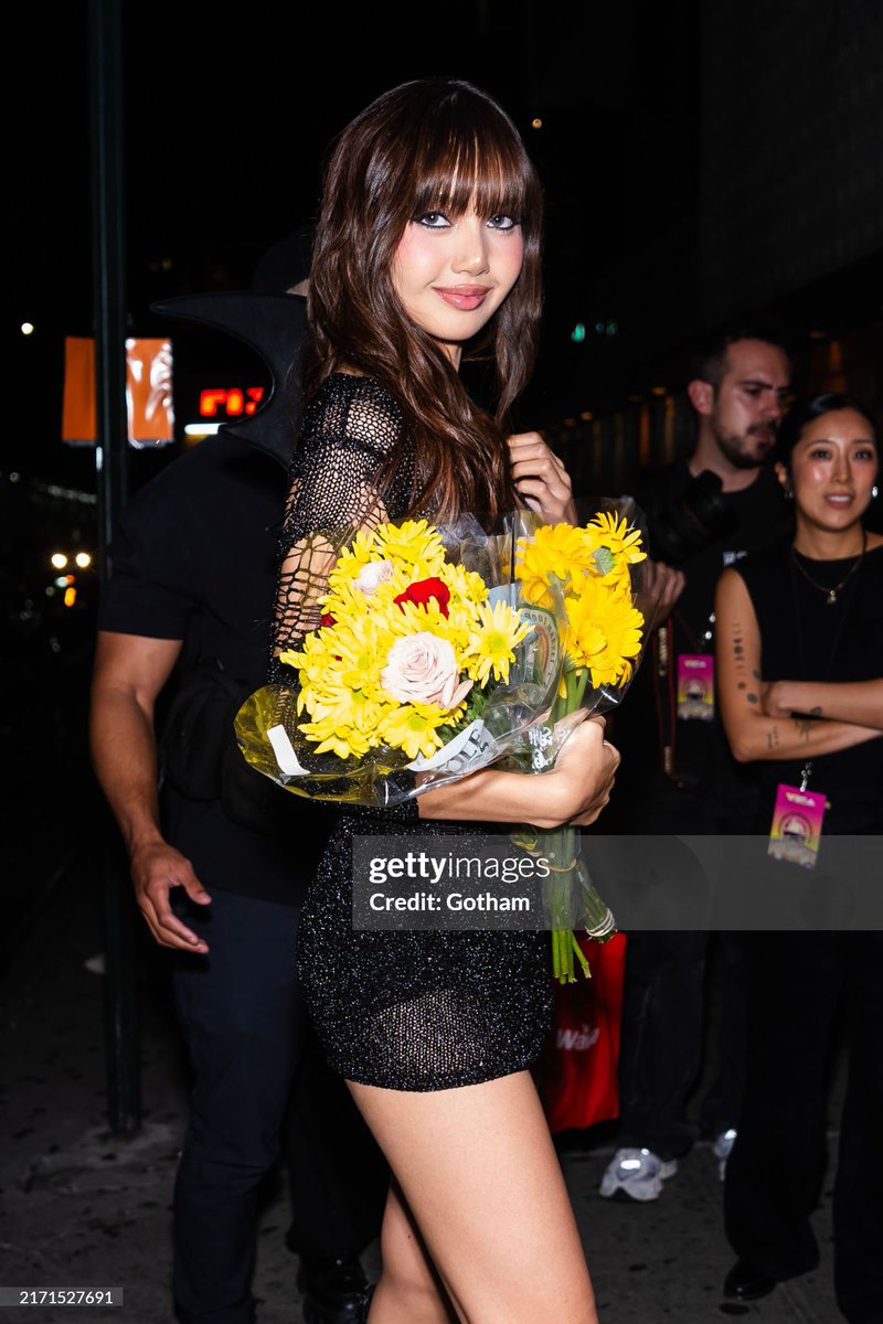 LaliceUpdates's tweet image. #LISA at the @vmas after party (4) 

📸 gettyimages

LISA OUR BEST KPOP
ROCKSTAR LISA ON VMAS
#LISAisBACK_VMAs 
#LISA_VMAs2ndWin 
#VMAs