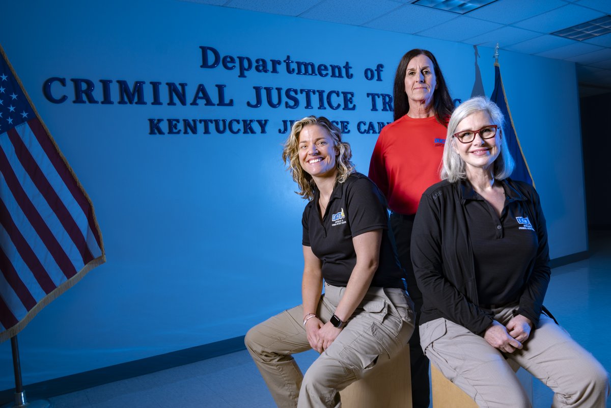 KYDOCJT's tweet image. 📅🚓 National Police Woman Day - Sept. 12 🚓📅
Today, we celebrate the incredible women shaping the future of law enforcement here at the Kentucky Department of Criminal Justice Training! 💪👮‍♀️
@JusticeKentucky #DOCJT #NationalPoliceWomanDay