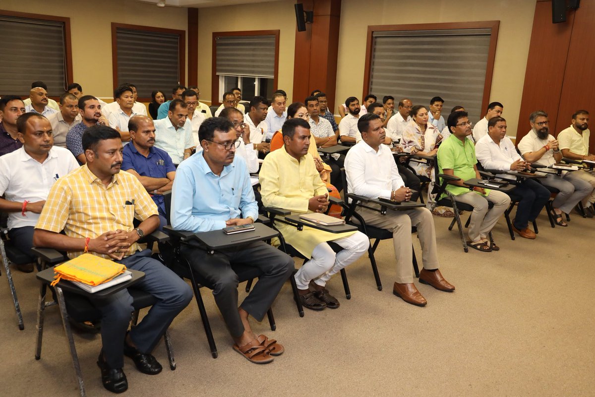 भाजपा सदस्यता अभियान-2024 का आज नौवाँ दिवस है। आज इस अभियान से जुड़ी एक बैठक में भाग लिया। 

आपको सूचित करते हुए ख़ुशी हो रही है कि अब तक असम में 20.43 लाख लोग भाजपा परिवार के सदस्य बन चुके हैं। 2019 के मुकाबले, अब तक सदस्यता में 13% की वृद्धि हुई है। 

#BJPSadasyta2024