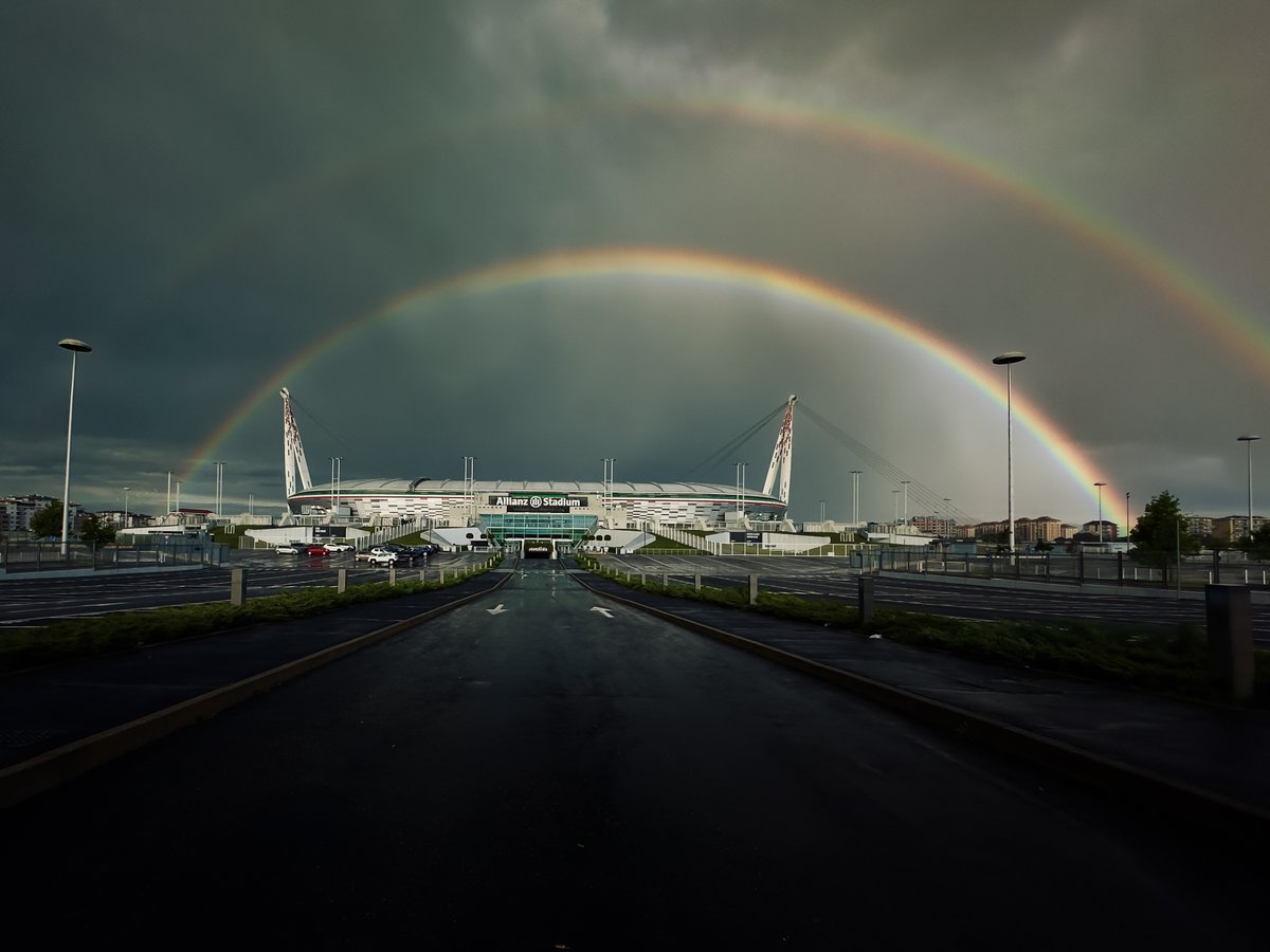 juventusfc's tweet photo. 🌈🏡 https://t.co/bJqZxyU0Y9