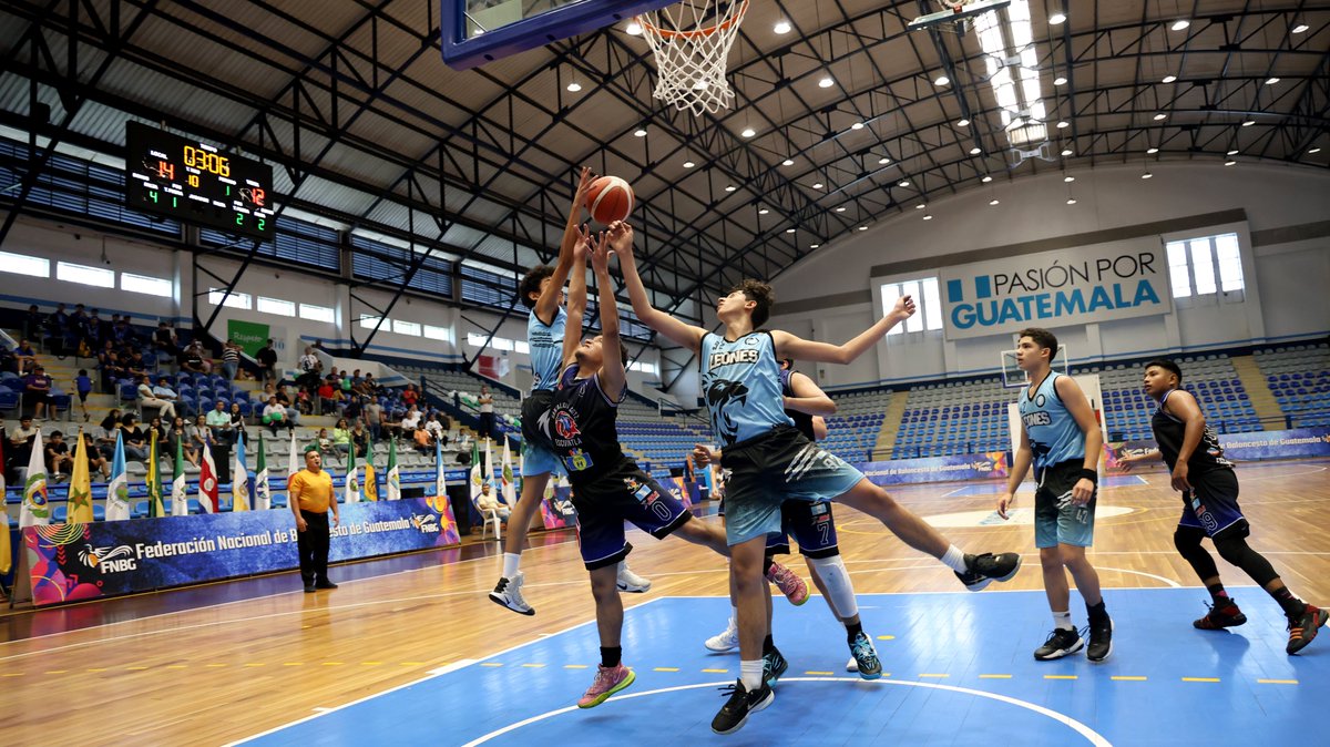 💙🏀 Los Juegos Deportivos Nacionales de baloncesto continúan esta semana con la categoría U-14. en el Gimnasio Teodoro Palacios Flores. Acá postales del día 2.

👉📸 flic.kr/s/aHBqjBHeGG

#PasiónPorGuatemala #Guatemala #Baloncesto #Basketball #JDN <a href="/fnbgoficial/">Federación Nacional de Baloncesto de Guatemala</a>