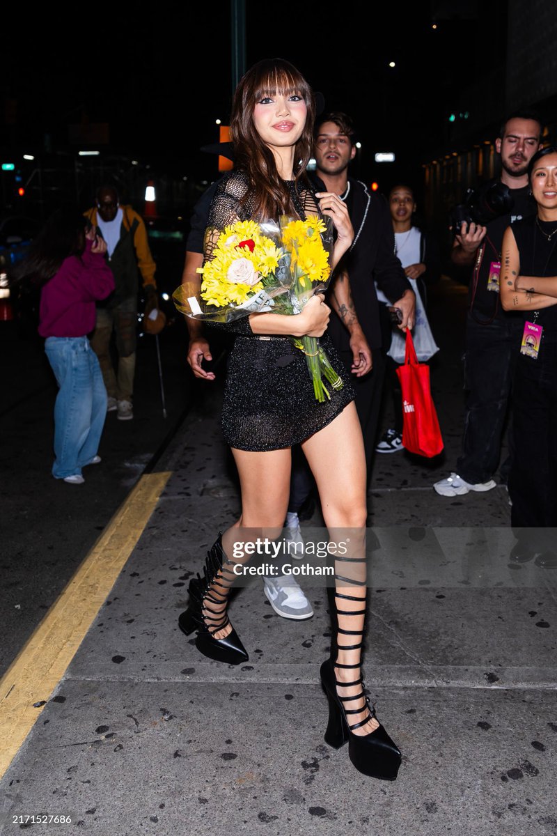 Lisa at the #VMAs after party! 

ROCKSTAR LISA ON VMAS 
LISA OUR BEST KPOP 
#LISAisBACK_VMAs 
#LISA_VMAs2ndWin 
<a href="/wearelloud/">LLOUD</a>