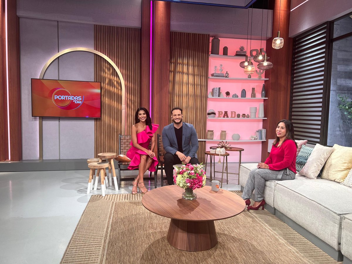 venevision's tweet photo. Hoy en #AmorExpress ❤️ conversamos sobre las tácticas para conquistar a tu pareja 🙌🏻 ¿Cuáles sueles utilizar? Coméntanos utilizando la etiqueta #PortadasAlDía 🧡 #Venevision https://t.co/9b1Jabfhq9