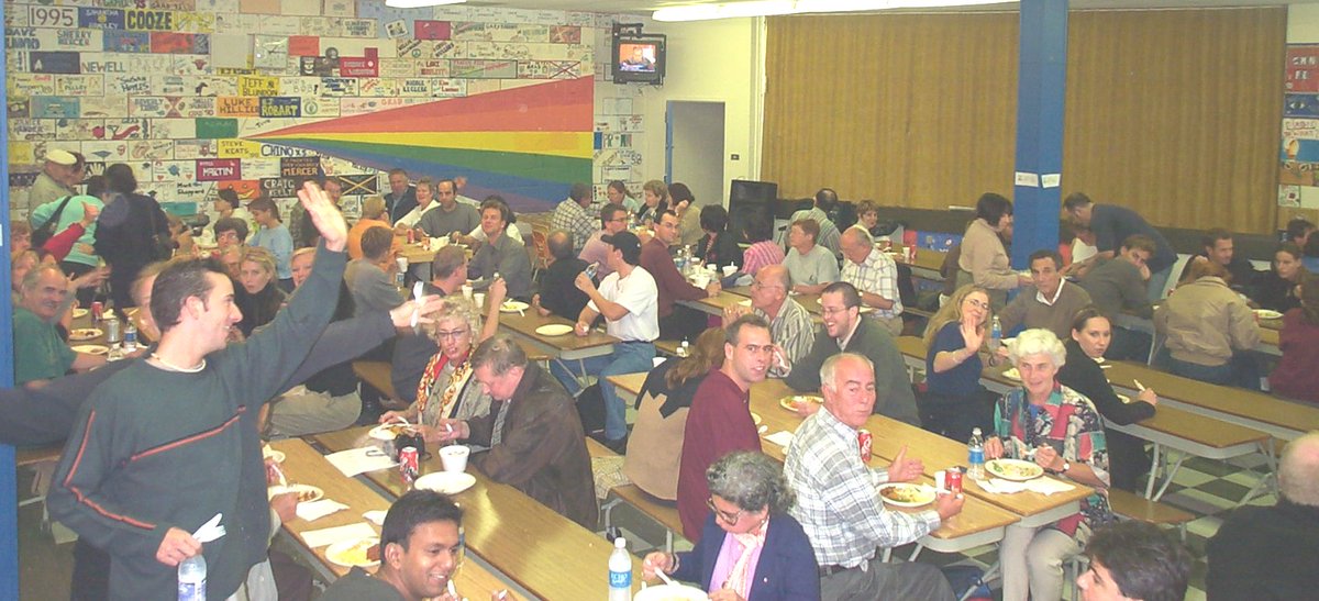 ComeFromAwayUK's tweet photo. #OnThisDay in 2001...

The people of Newfoundland came together to help 7,000 stranded passengers at Gander airport. 📍🗺

The locals cooked breakfast for all 7,000 plane people.

What are we doing today in 2024? 🤗 https://t.co/tx6vvnFcbR