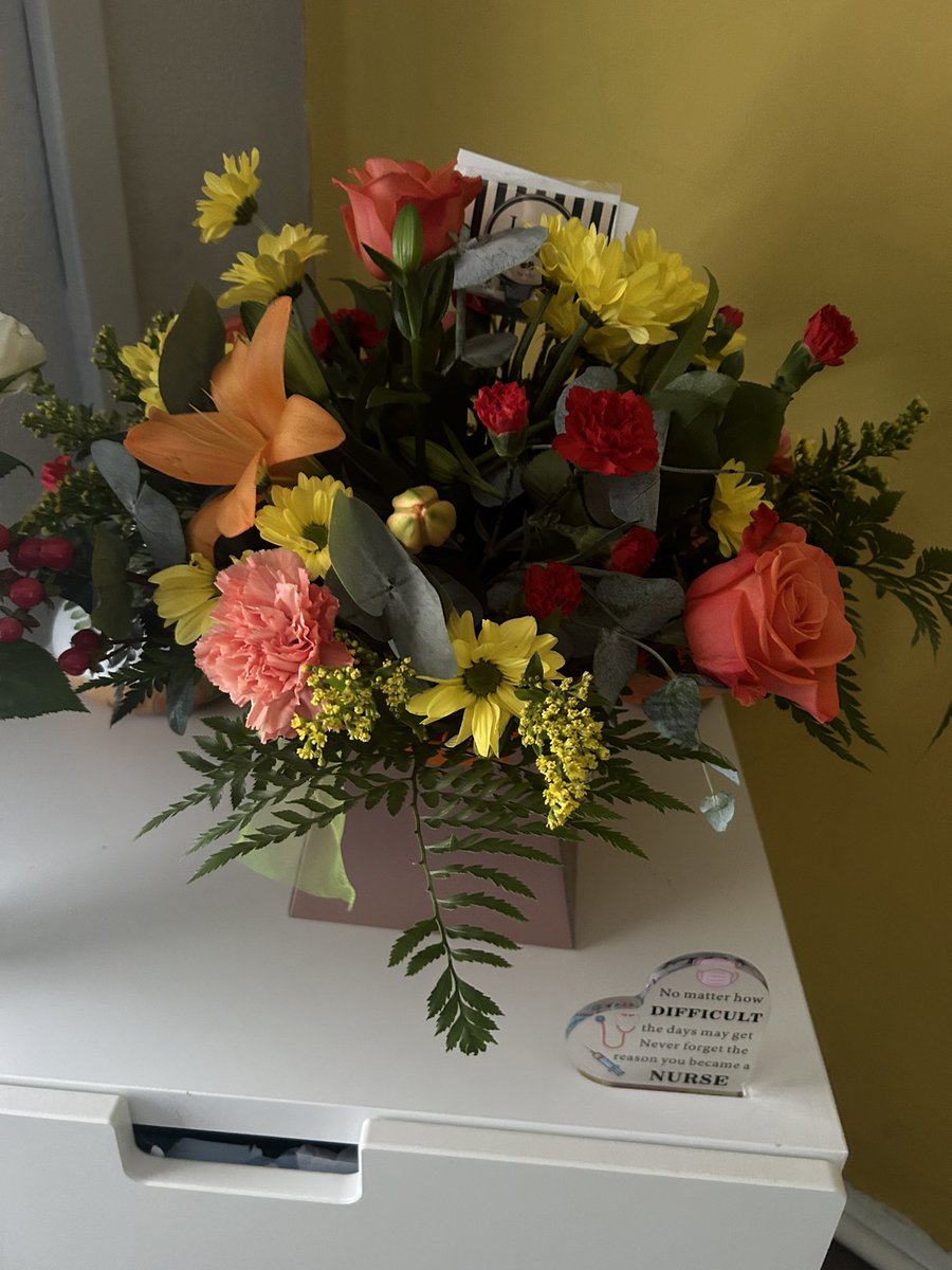 Receive my pin and come home to these…

How beautiful is my life longer 🥰❤️