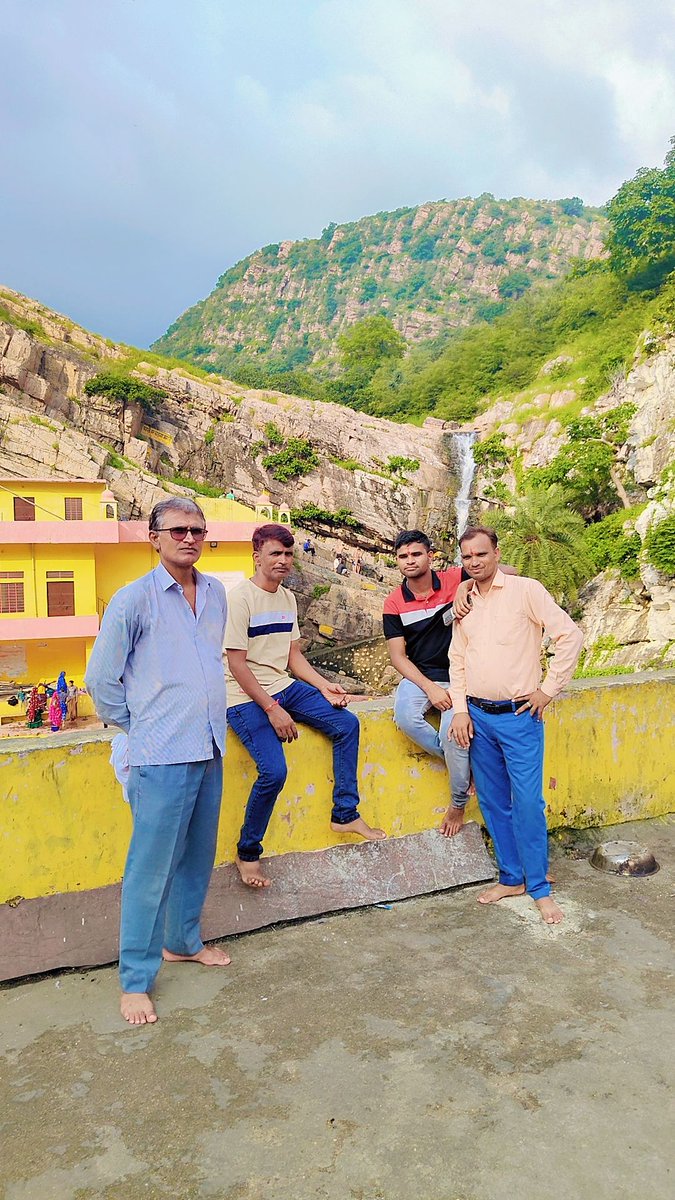 Devendr25891939's tweet photo. आज सवाईमाधोपुर में सीतामाता के मन्दिर के दर्शन किए बताओ दोस्तो यहां पर कौन कौन गया है l https://t.co/3mSCtc4vXR