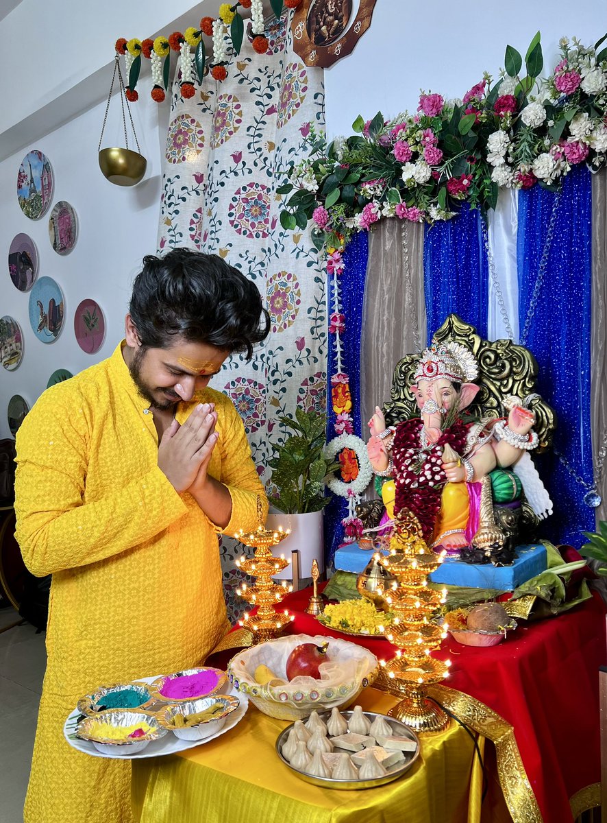 ianshpandit's tweet photo. ॐ गं गणपतये नम: !!!

गणपती बाप्पा मोरया💐🙏🏼
#GanpatiBappaMorya https://t.co/fphJWy7DUv