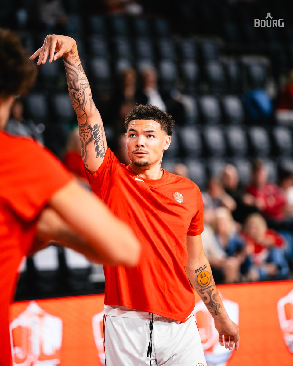 JLBourgBasket's tweet photo. Le coup d'envoi est dans 10 min ⚔️
Pour suivre le match, ça se passe sur nos réseaux sociaux uniquement et l'appli JL Bourg 📲
#WeRedy | #LaPrepa https://t.co/KUlk3kiwbU