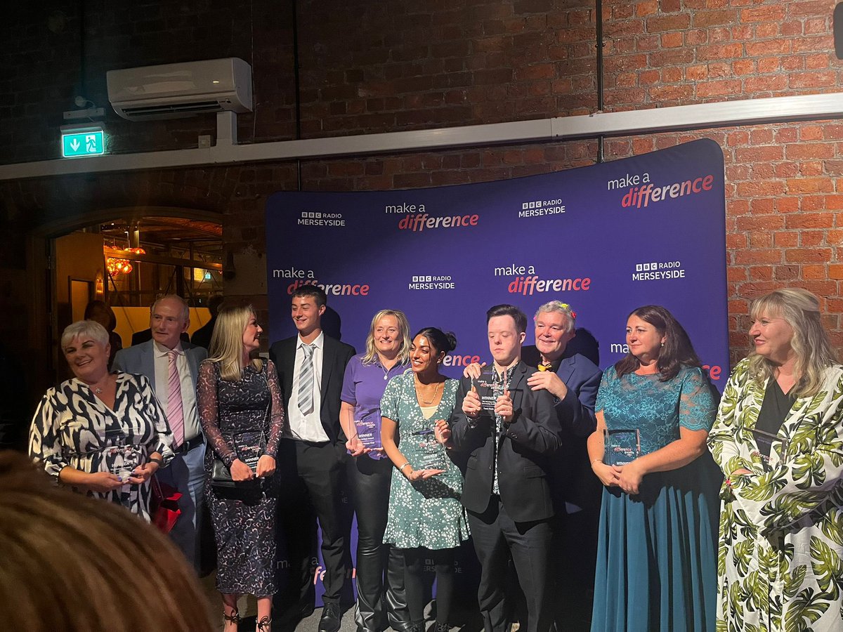 TheTeamOasis's tweet photo. Fabulous evening at the BBC Morning Live Making A Difference Award for Community. https://t.co/53TGFlseG0