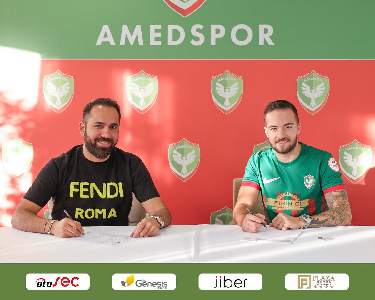 amedskofficial's tweet photo. Hoşgeldin Doğan Can Davas!

Daha önce Teksüt Bandırmaspor forması giyen orta saha Doğan Can Davas, artık Amedspor forması giyecek! 🟢⚪️🔴

İmza töreninde Başkan yardımcımız Mehmet Karakuş hazır bulundu.

Kulübümüzün başarısı için ter dökecek Doğan Can Davas’a “Hoş geldin” diyoruz.

Camiamıza hayırlı olsun! 🙌