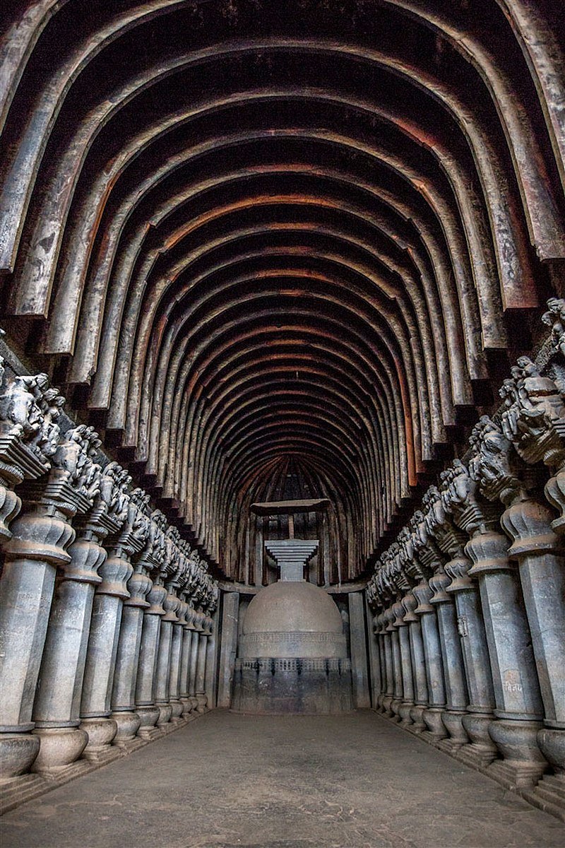 This 2nd-century rock-cut cave in Maharashtra, India is just one of many that house stunning ancient art and intricate sculptures. 

Let us uncover 20 awe-inspiring artworks from India that showcase the brilliance of its diverse cultural influences. 🧵