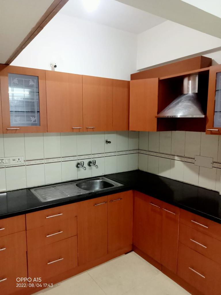 rohit010192's tweet photo. *Looking for a bachelor male #flatmate
Area: *BTM 2nd stage, #Bangalore 560076*
3bhk semi furnished gated apartment.
*One room for rent.*
Rent 8755/-
Deposit 50k
Maintenance 1049/- 
Possession immediately or by 1st October. Plz DM
@BangaloreRoomi @twitrbnb #flatandflatmates https://t.co/aq7LMfAv67
