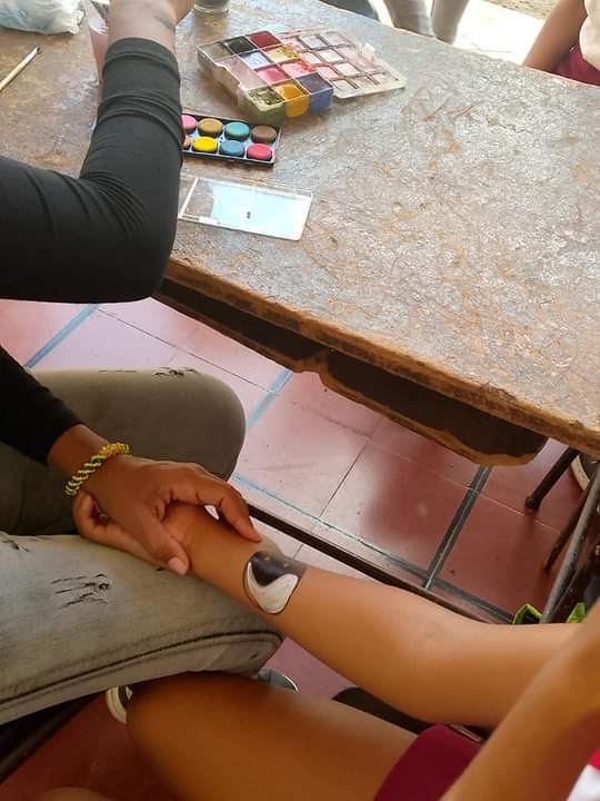 La escuela especial Faro de América recibe con gran alegría a los Embajadores del Arte para el disfrute de nuestros niños. 
#ArtemisaJuntosSomosMás 
#DeArtemisaAlParlamento