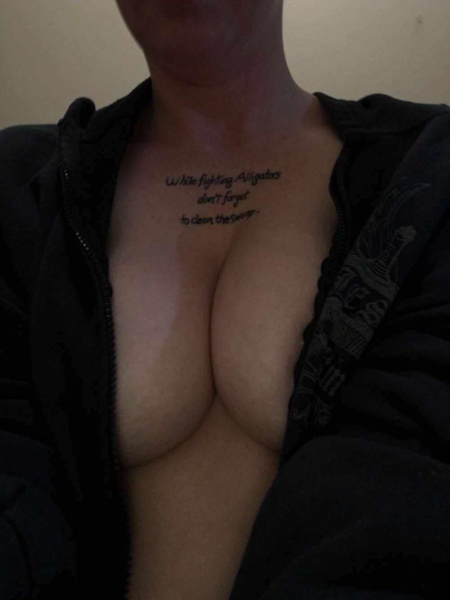 AmberMoore4393's tweet photo. Like and follow me I'm really enjoying my day off who wants to buy me lunch today you'll get nudes in return come on boys you know you wanna see it 🥰🥰🥰 https://t.co/A0ZuMsh8t5