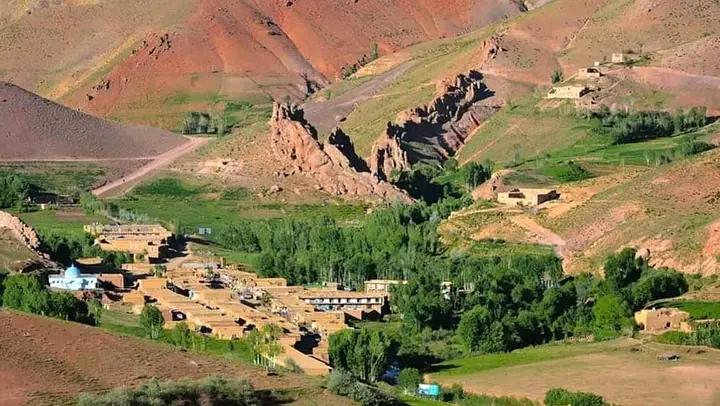 خبر تکان‌ دهنده از مرز ولایت دایکندی و غور
گزارشاتی که منتشر شده، ۱۲ نفر از ولسوالی سنگخت‌و بندر دایکندی، در مرز غور تیرباران شدند.
آنان به استقبال زائران کربلا به طرف غور می‌رفتند که در قریه قردوال توسط افراد ناشناس از موتر پیاده و تیرباران می‌شوند.
#StopHazaraGenocide