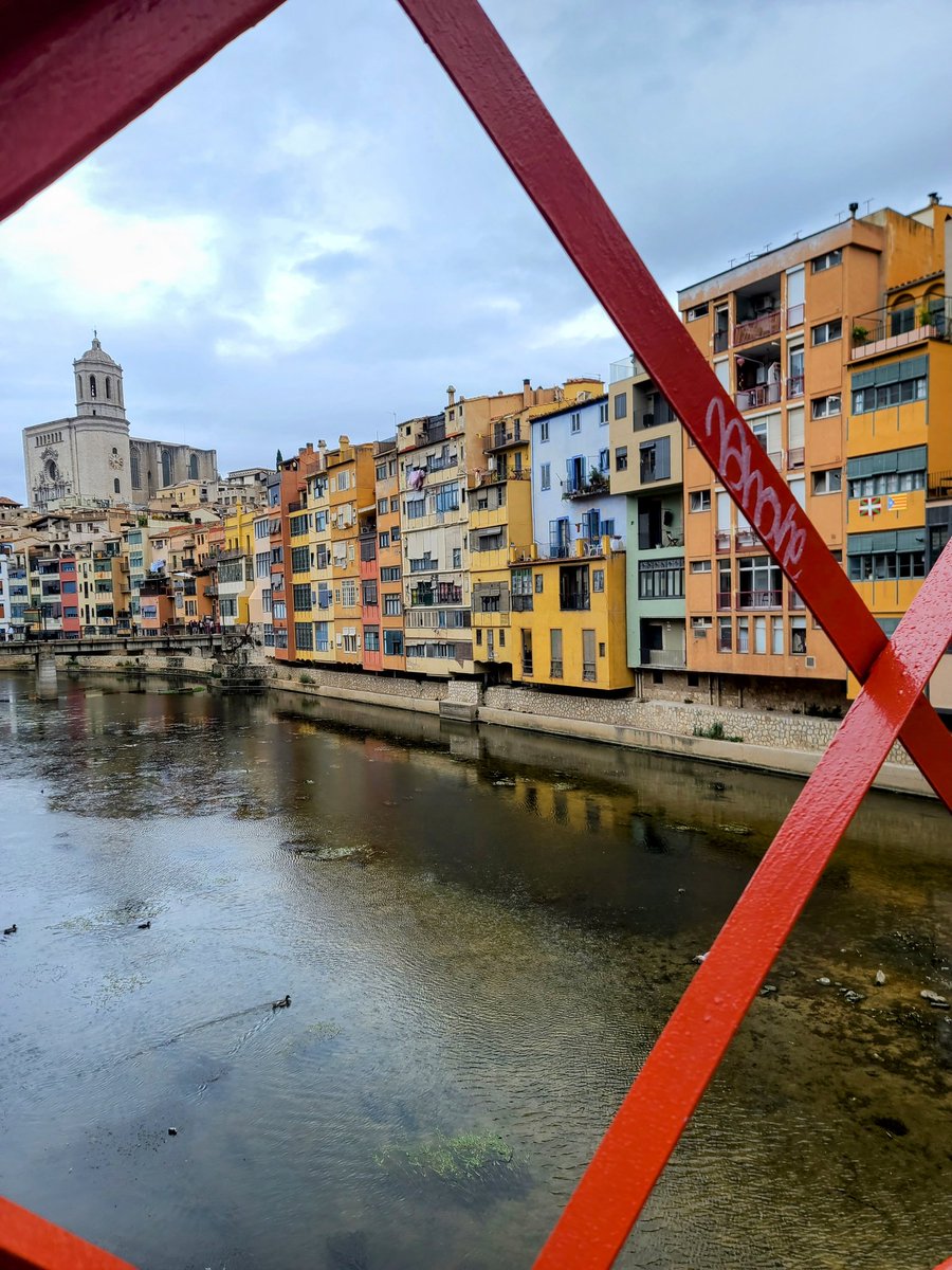 JBFrancois2022's tweet photo. Aujourd'hui Gerone Catalogne Espagne
#photooftheday #gerone #catalogne #Espagne https://t.co/OF1CwE6msK