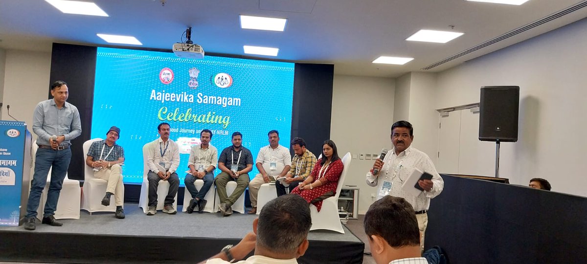 mpsrlmmorena's tweet photo. राष्ट्रीय आजीविका समागम वाराणसी 
में सम्पूर्ण देश के प्रमुख राज्यों के साठी मप्र की 16 सदस्यी टीम  राज्य परियोजना प्रबंधक श्री मनीष पंवार जी सर व नॉन फार्म से श्री प्रवीण जी सर सहित जिला परियोजना प्रबंधक व जिला प्रबंधको की टीम भाग ले रही है।
दिनेश सिंह तोमर
MPDAYSRM MORENA https://t.co/xuJZR3YvDo