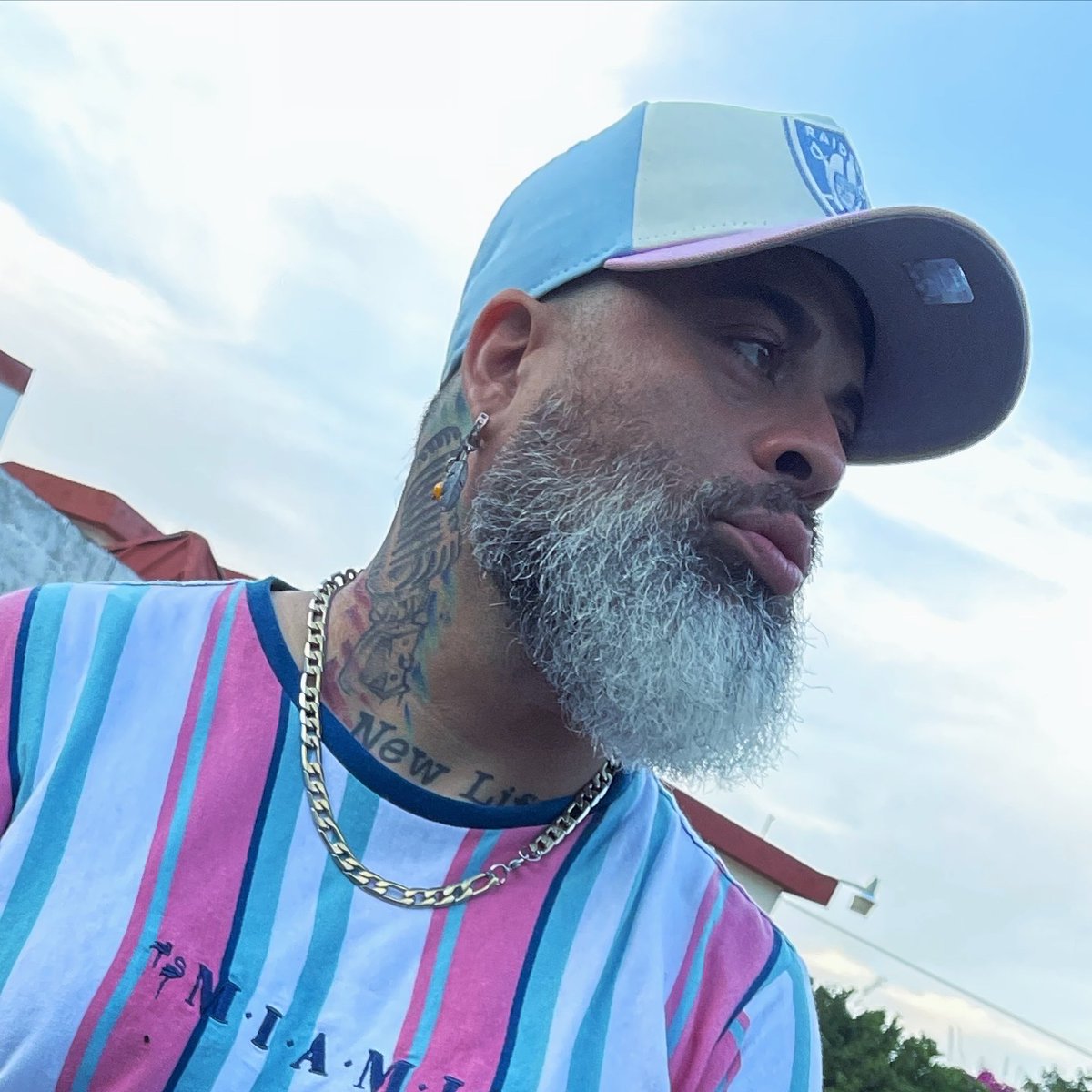 - TRATANDO DE SER FELIZ EN MEDIO DE TANTA TRISTEZA -