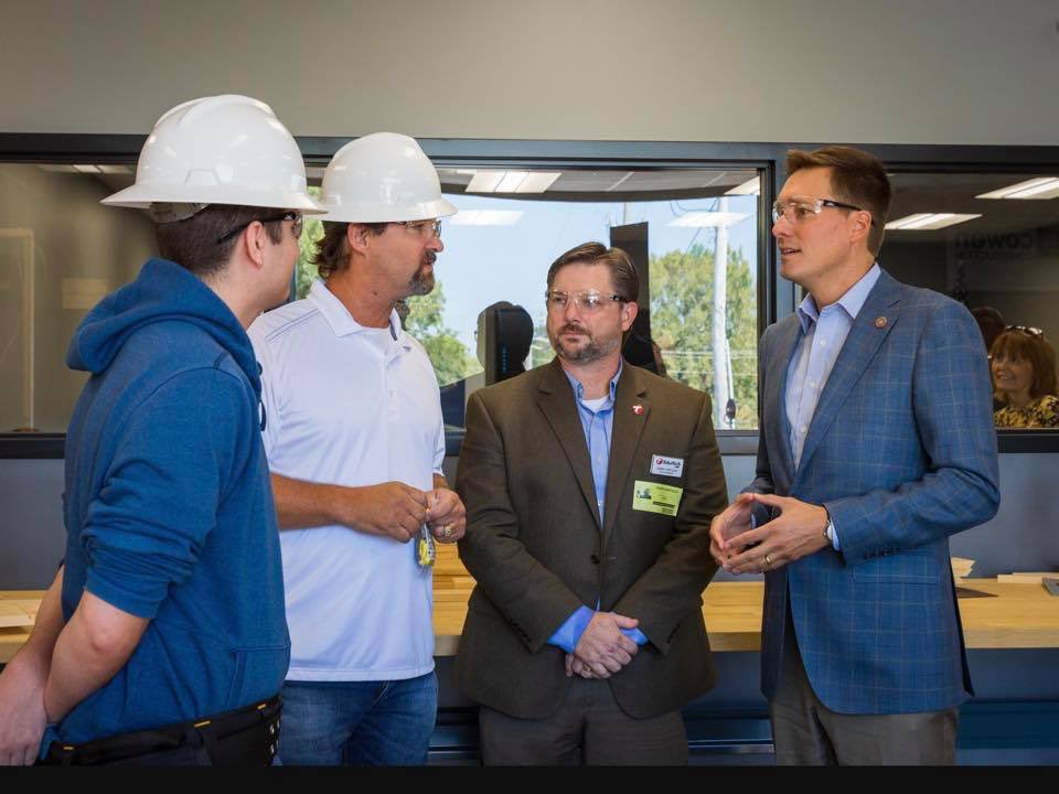 LtGovPinnell's tweet photo. September is #WorkforceMonth, &amp; in Oklahoma, we have a lot to celebrate. With our low unemployment rates &amp; high workforce participation, our state has one of the healthiest economies in the country. Let’s continue investing in our workforce &amp; building a strong future for Oklahoma https://t.co/Y7WOha7IHf