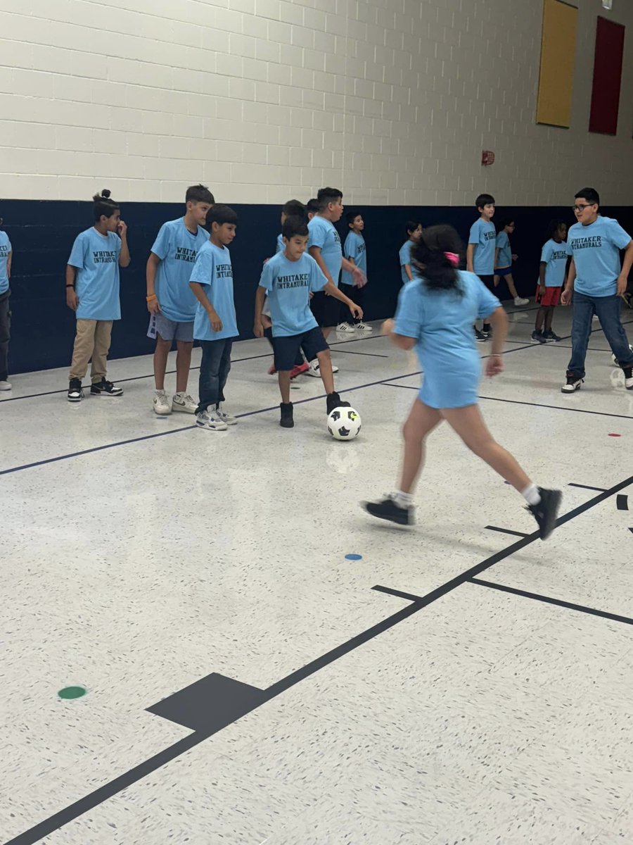 WhitakerEleme's tweet photo. Fantastic Turn out for our 1st day of Soccer Intramurals! Our rainbows are loving it! Great to see so many students having fun smiling , laughing , &amp; interacting with each other!⚽️🌈  @ELPASO_ISD @EPISDathletics  #ItStartsWithUs https://t.co/z8xuNZmlkB