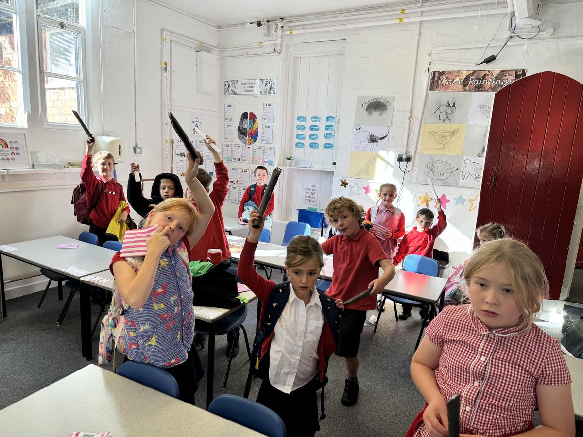 SuperScientist2's tweet image. Hallaton Primary School, making, launching and catching rockets today!🚀🤗 #makingsciencefun #scienceforkids #sciencelearning